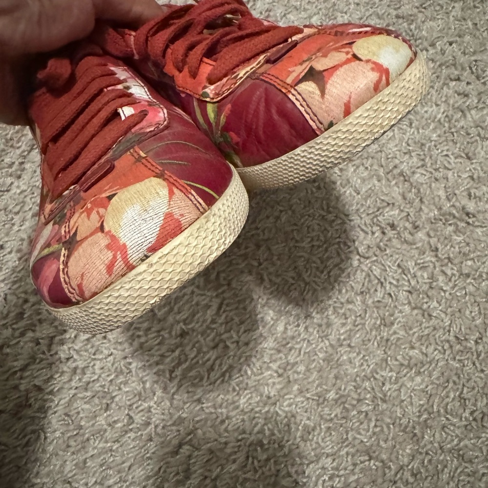 Gucci Women's Floral Red Sneakers - Picture 7 of 9